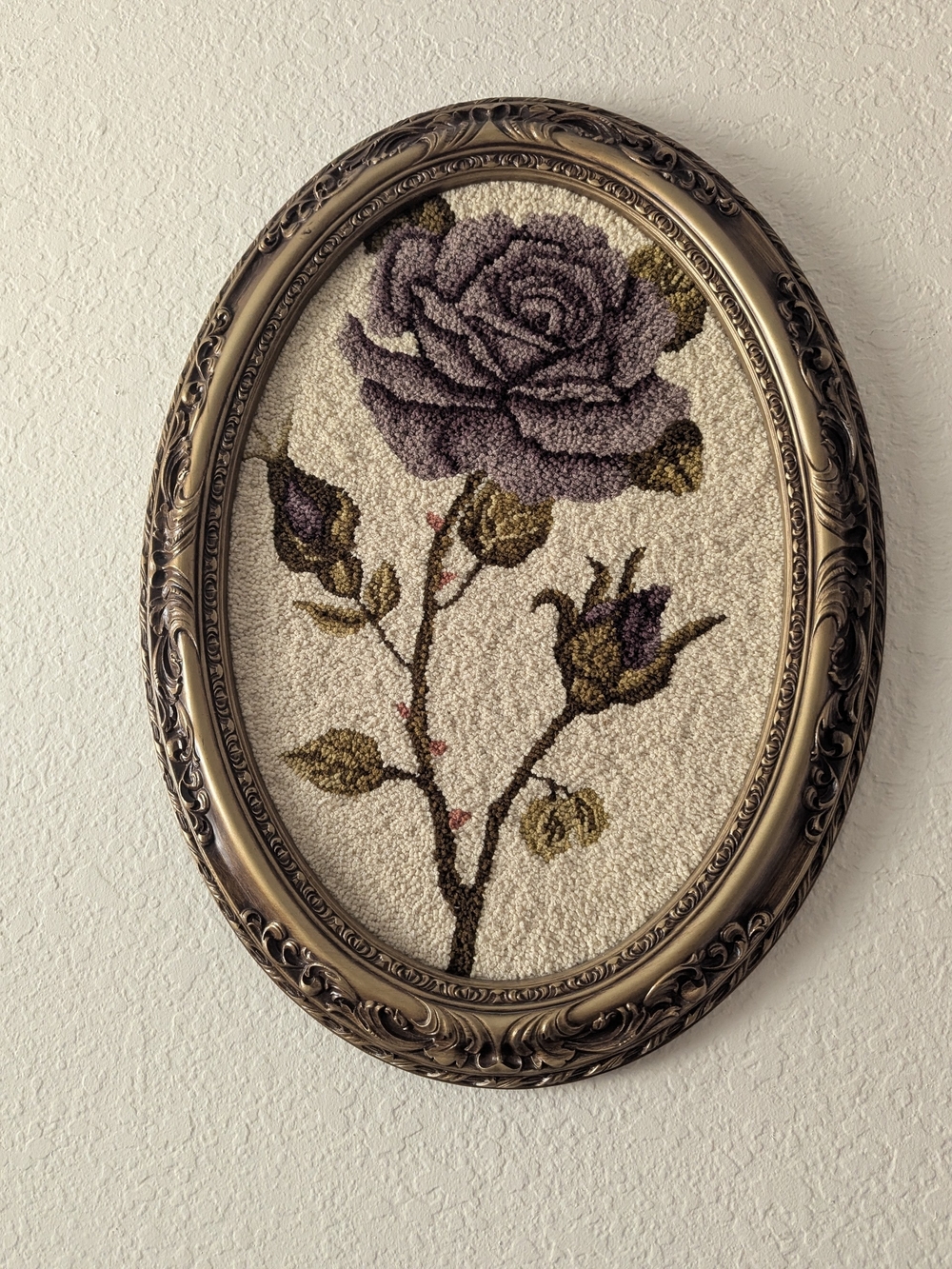 Vintage Tufted Floral Wall Art – Ornate Oval Frame 23